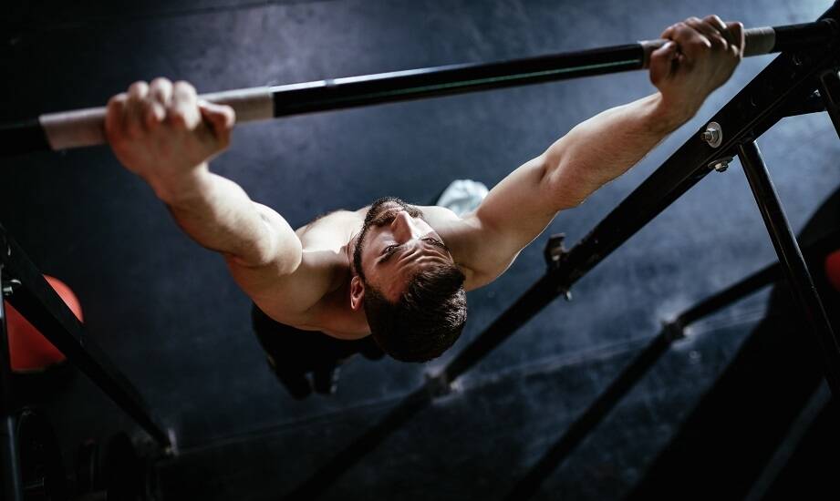 Sprzęt do kalisteniki: jak wpływa na poprawę fizycznej i psychicznej kondycji?