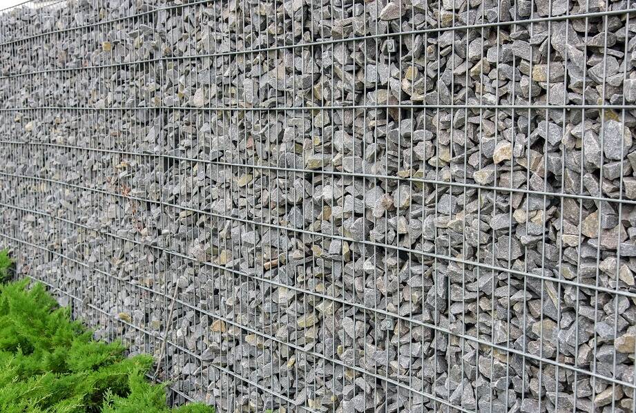 Odporność na korozję w ogrodzeniach gabionowych – kluczowe techniki zabezpieczeń
