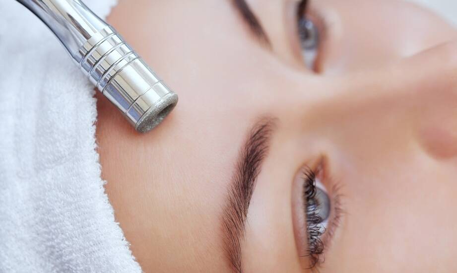 Różnorodność zabiegów w gabinecie estetycznej medycyny: co wybrać na początek?