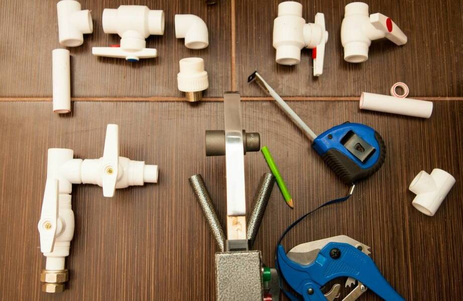 Jak wybrać odpowiednie hydrauliczne kolanko do swojej instalacji?