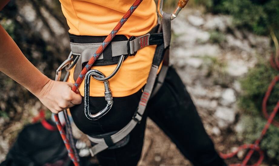 Jakie kwalifikacje można zdobyć dzięki kursowi na instruktora wspinaczki skałkowej?
