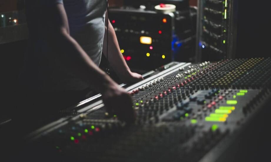 Wykorzystanie głosów z banku w tworzeniu spotów reklamowych