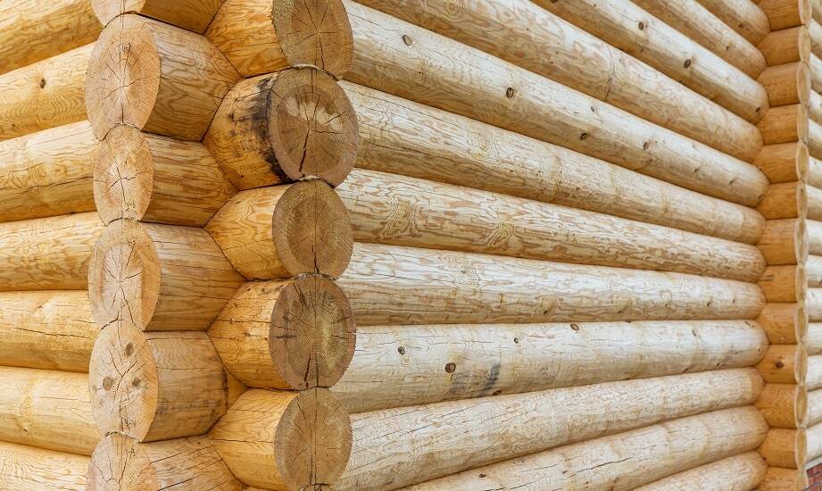 Naturalne materiały w budowie domów z bali i ich wpływ na zdrowie mieszkańców