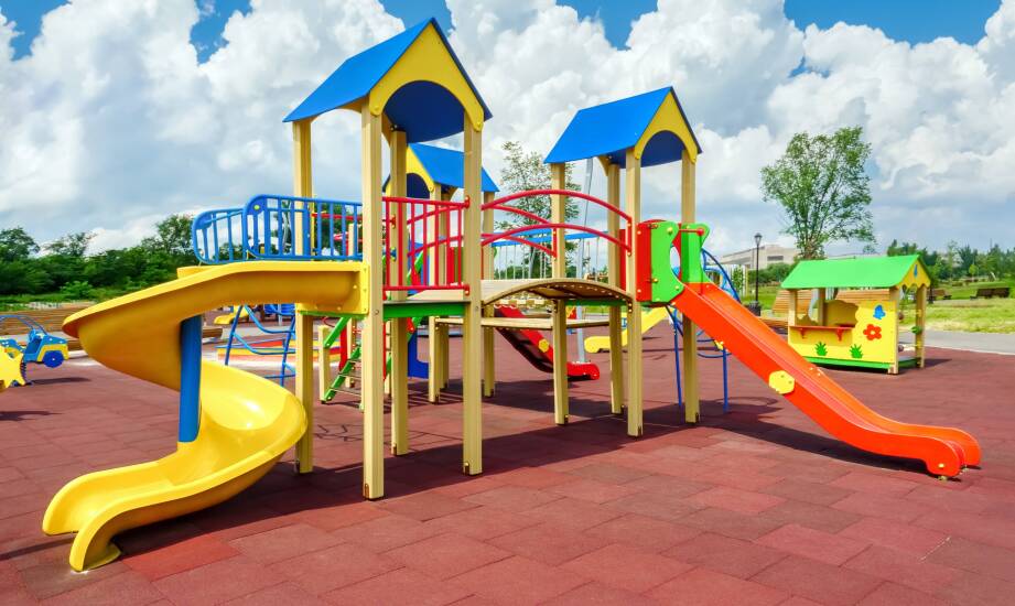 Wpływ warunków atmosferycznych na trwałość gumowego podłoża na placu zabaw