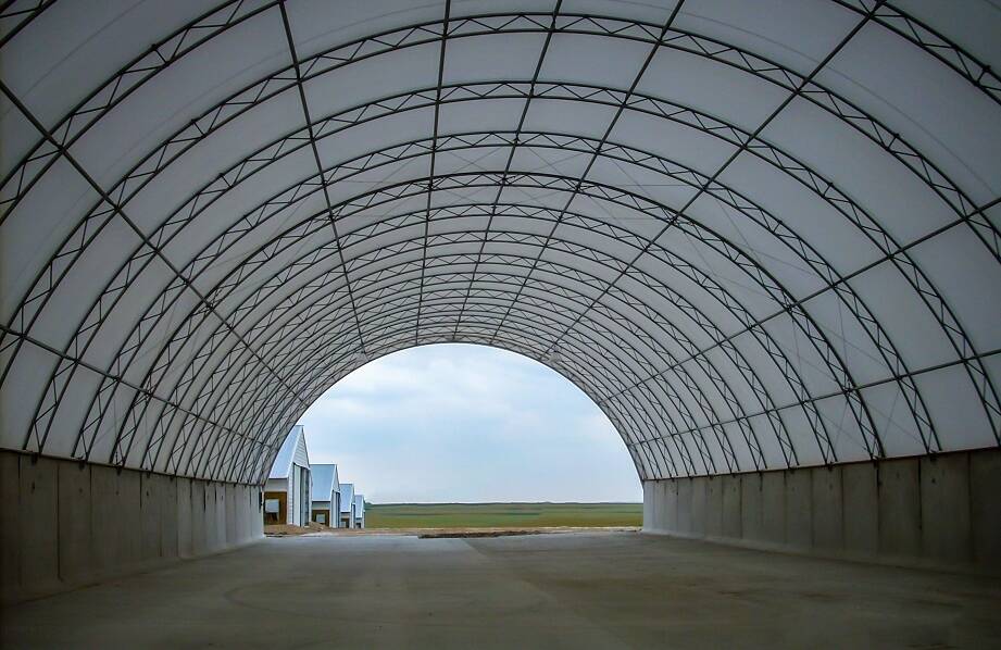 Jak łukowe hale mogą usprawnić zarządzanie przestrzenią magazynową?