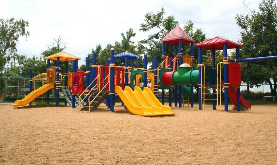 Zastosowanie przeciwsłonecznych folii w przedszkolach – ochrona dzieci przed promieniowaniem UV