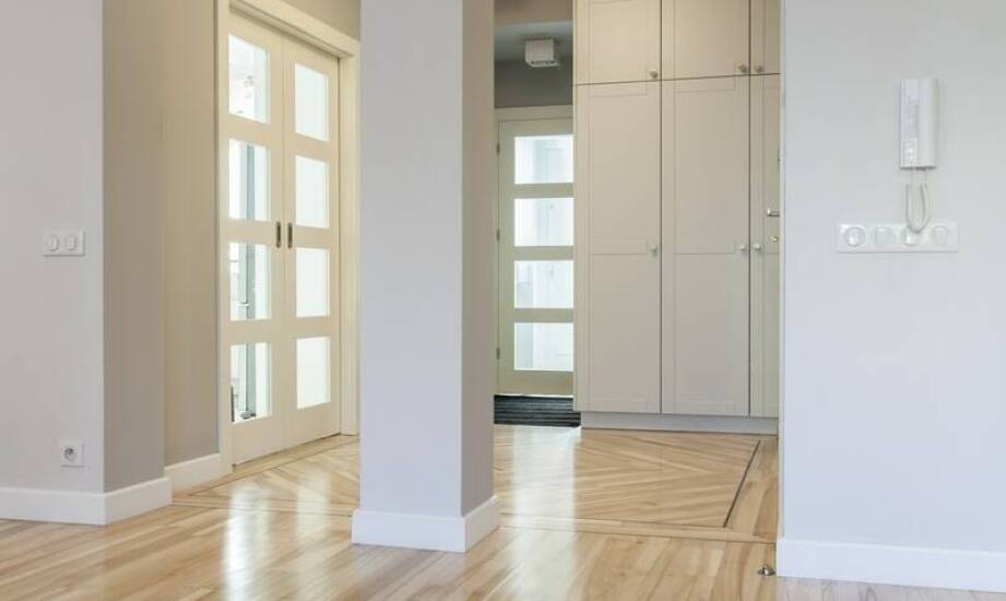 Zalety zastosowania listew wykończeniowych z drewna w aranżacji wnętrz