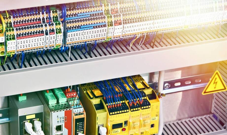 Sterownik serwo a jego wpływ na oszczędność energii w automatyce