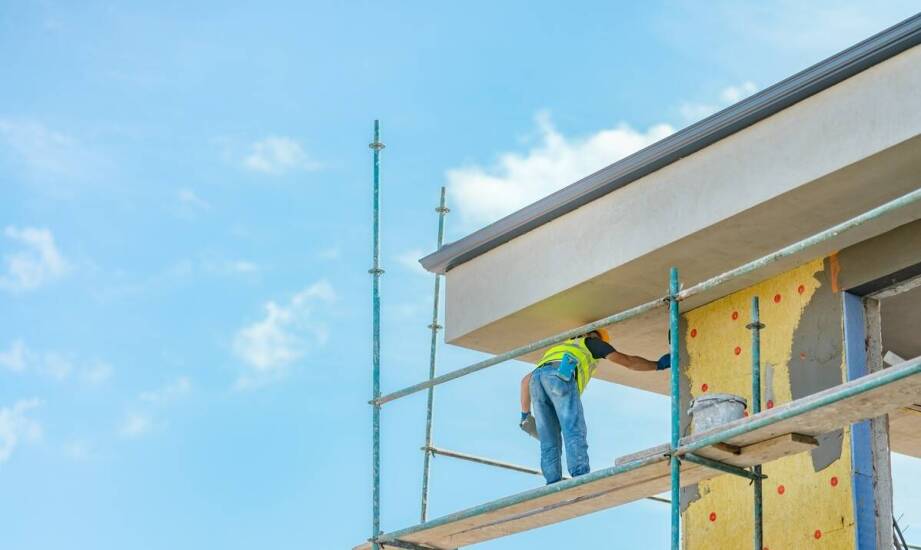 Jakie techniki ocieplania stosuje wykonawca generalny, aby zwiększyć efektywność energetyczną budynku?