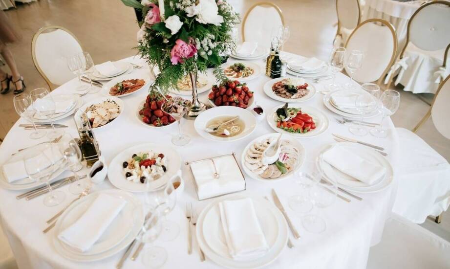 Organizacja bankietów i gal – jak zapewniamy elegancką oprawę dla wydarzenia?