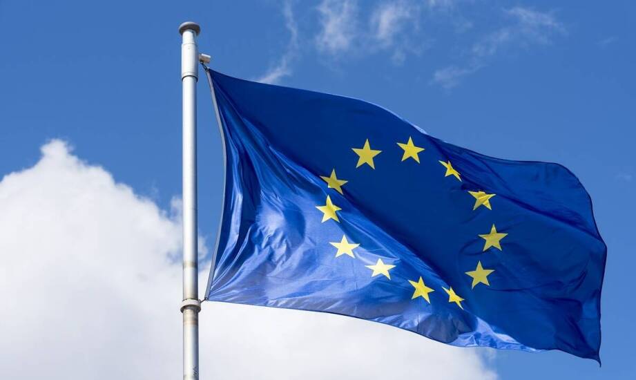 Znaczenie flagowych masztów w budowaniu spójnej wizualnej identyfikacji marki