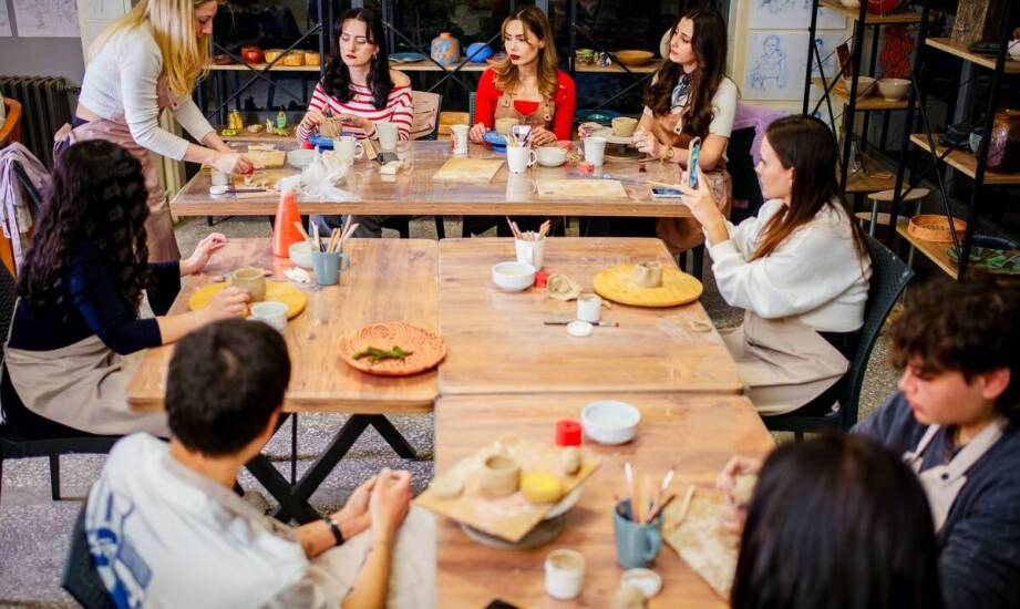 Wprowadzenie do podstawowych zasad kompozycji w malarstwie na kursach dla początkujących.