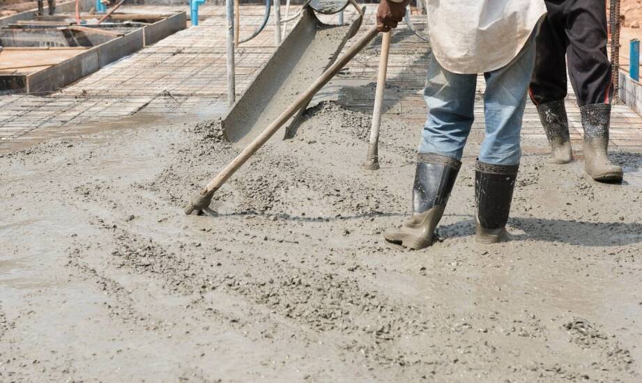 Porównanie kosztów różnych technik wylewania betonowych posadzek