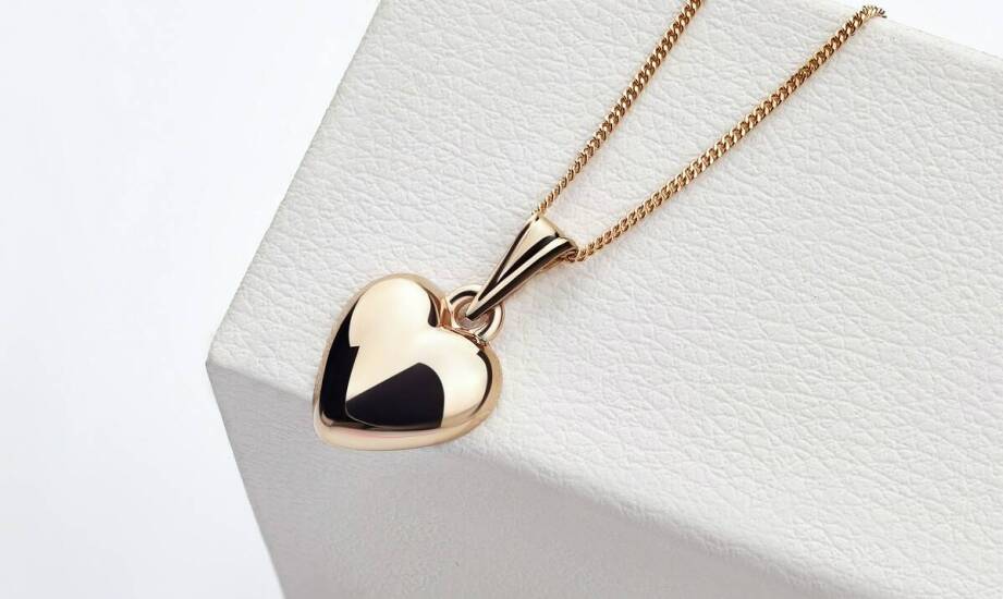 Jakie materiały dominują w produkcji serduszkowych charmsów?