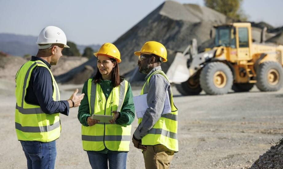 Kluczowe zalety współpracy z hurtownią BHP w zakresie wyposażenia dla pracowników