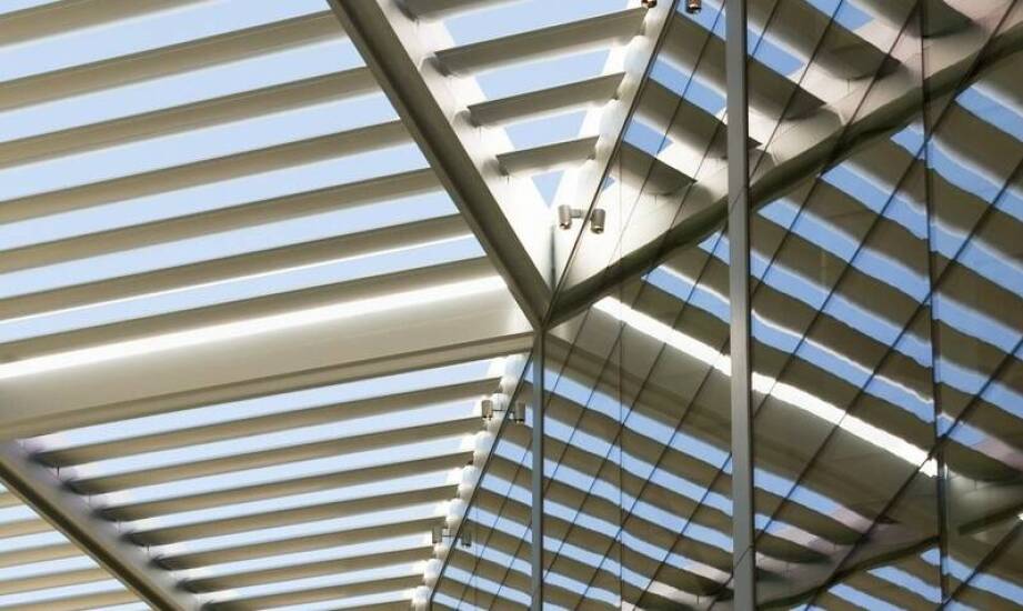 Jakie korzyści przynoszą daszki LightLine dla ekologicznego budownictwa?