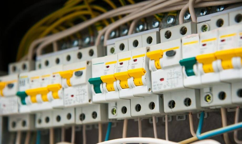 Jak zapewnić ciągłość pracy dzięki topikowym bezpiecznikom 16A?