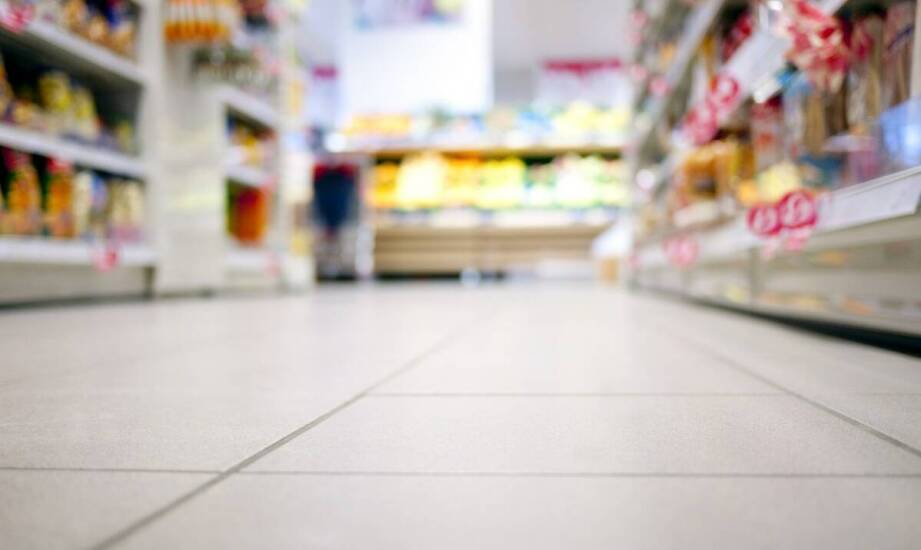 Zakupy z dostawą: Jakie artykuły można zamówić z całodobowych marketów?