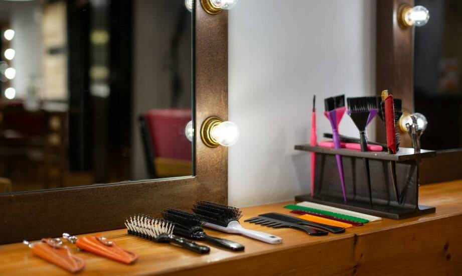 Akcesoria fryzjerskie a wygoda pracy dla stylisty