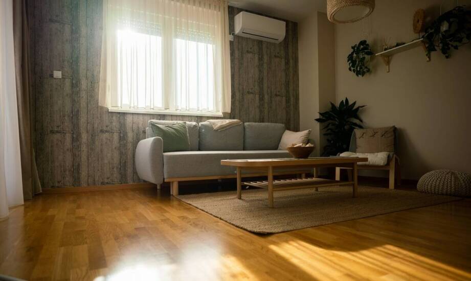 Nowoczesne panele podłogowe na Mokotowie – dlaczego warto je wybrać?