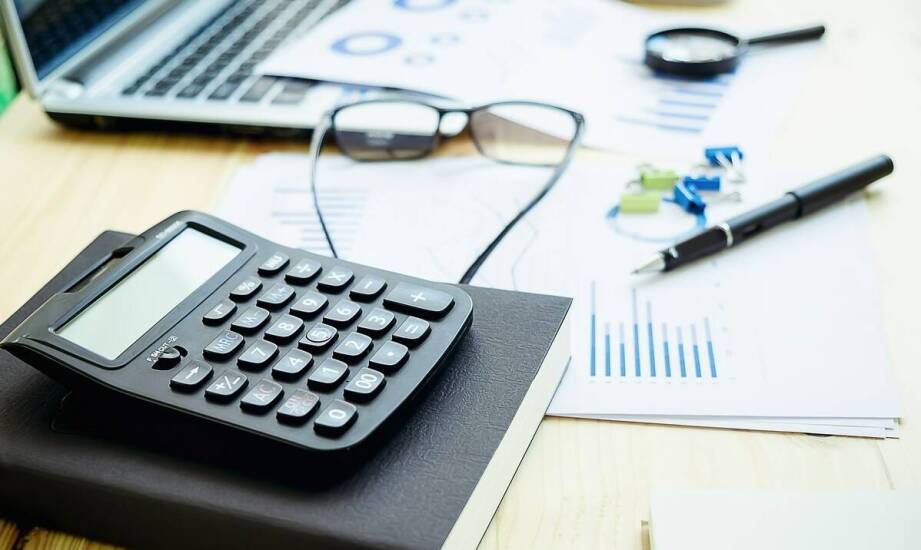 Jak zmieniające się trendy wpływają na cennik usług u rzeczoznawcy?