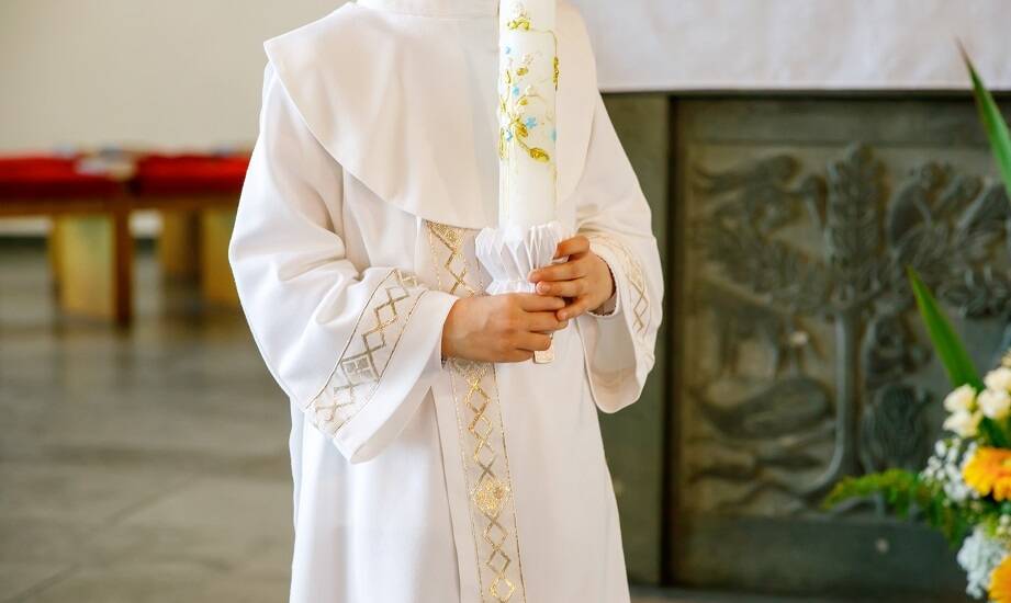 Świeca do komunii jako symbol duchowego przewodnictwa