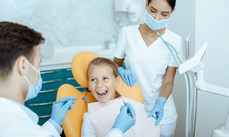 Dlaczego dzieci powinny odwiedzać dentystę na Bronowicach?