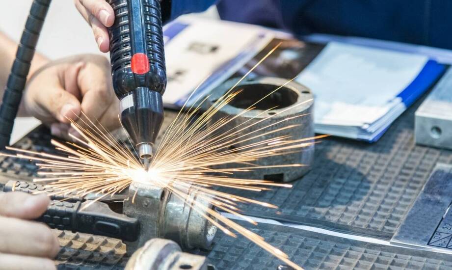 Jak indukcyjne podgrzewanie wspiera proces regeneracji używanych urządzeń warsztatowych?