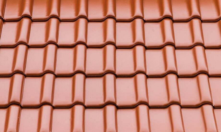 Rola profesjonalistów w realizacjach z użyciem ceramicznej dachówki