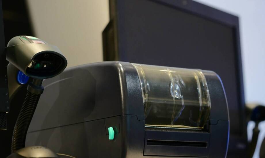 Zalety i wady termicznych drukarek w różnych branżach