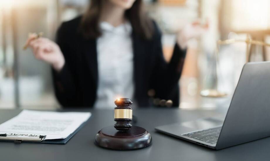 Jak przysięgły tłumacz języka węgierskiego może wspierać procesy sądowe?