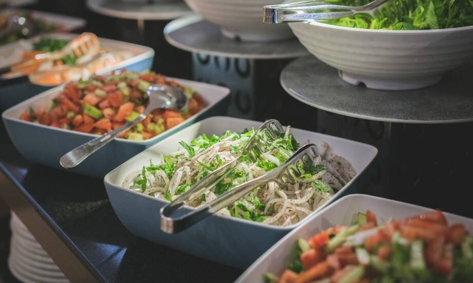 Śniadania wegetariańskie i wegańskie w Kielcach – co znajdziesz w hotelach?