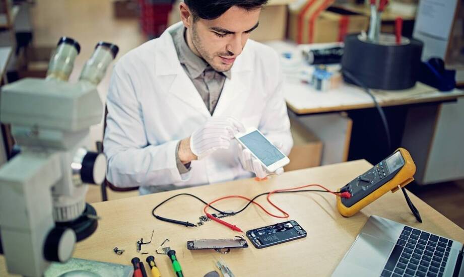 Jakie są zalety korzystania z mobilnego serwisu do niszczarek?