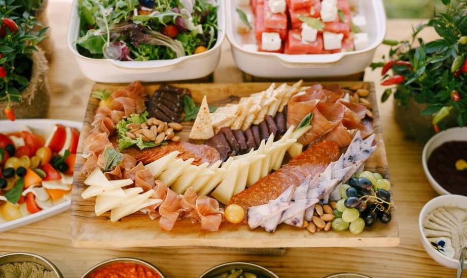 Jakie włoskie przystawki idealnie wpasują się w romantyczny wieczór?