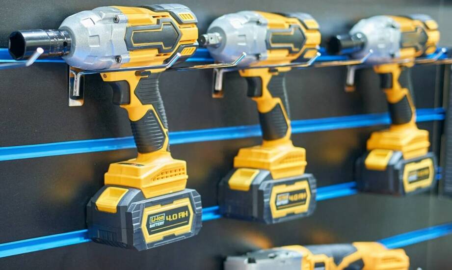 Wynajem pompy do wody: jakie są opcje dostawy i odbioru sprzętu?