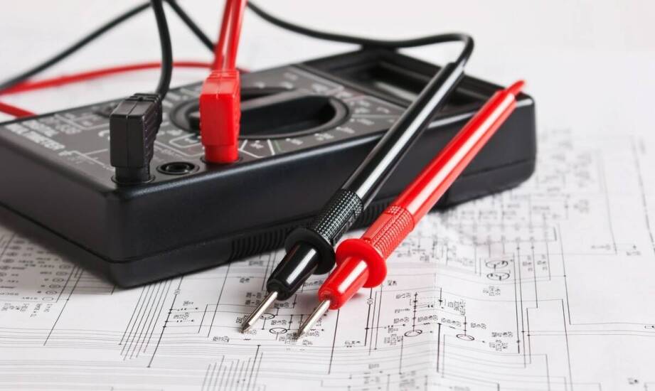 Na co zwrócić uwagę przy pomiarze napięcia w akumulatorze w motocyklu?