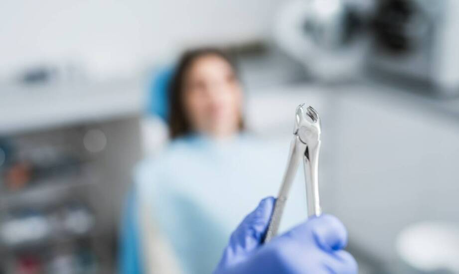 Jakie zabiegi chirurgiczne mogą być wykonane przed leczeniem ortodontycznym?