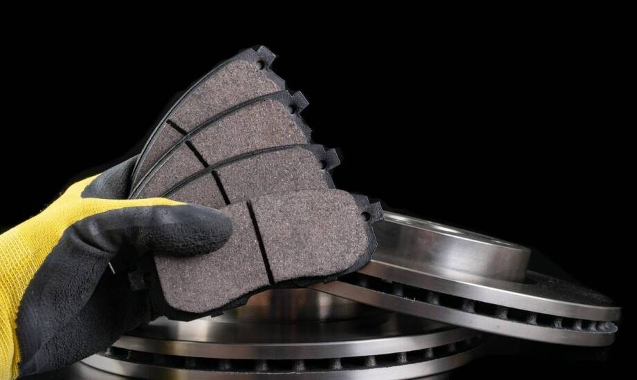 Wpływ warunków atmosferycznych na działanie hamulcowych okładzin