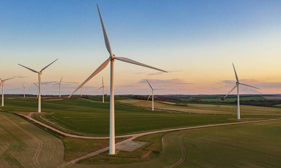 Co odróżnia wiatrowe elektrownie od innych form odnawialnej energii?