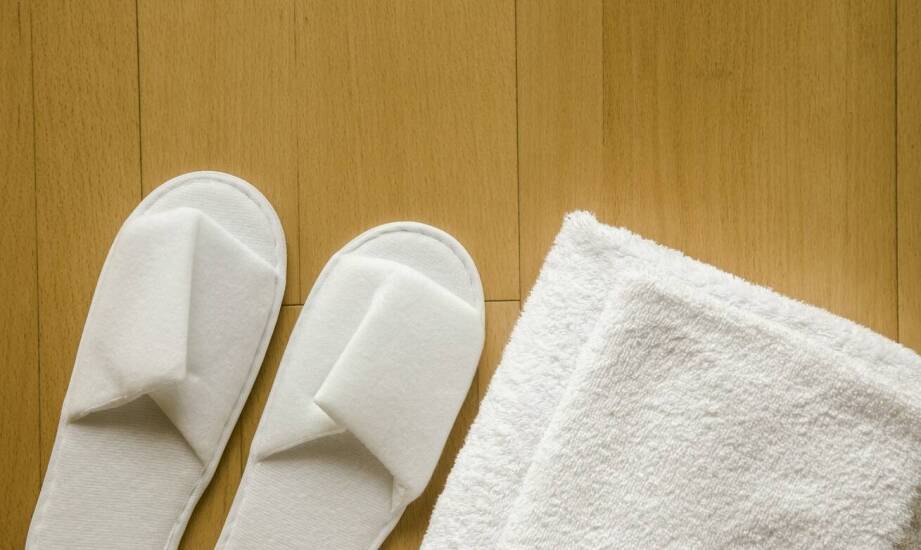 Porównanie różnych modeli frotte kapci hotelowych