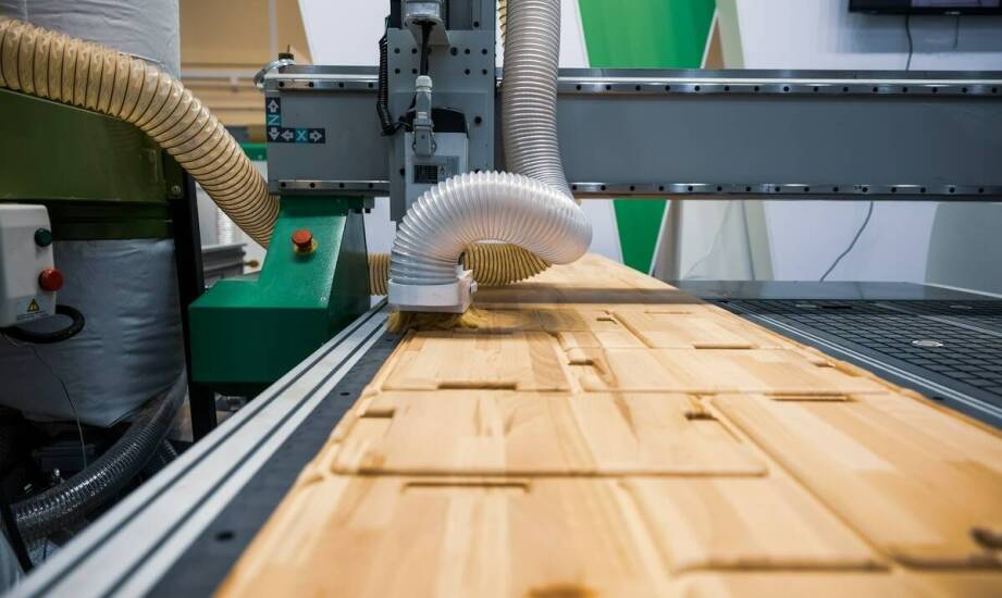 Wpływ maszyn CNC na zrównoważony rozwój w przemyśle drzewnym
