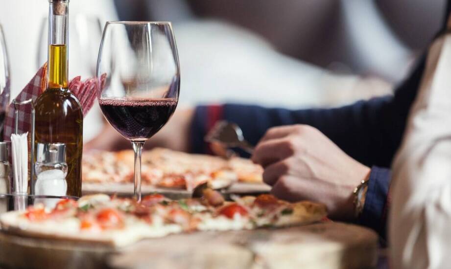 Jakie wina z certyfikatami DOCG doskonale uzupełniają smak pizzy w Neapolu?