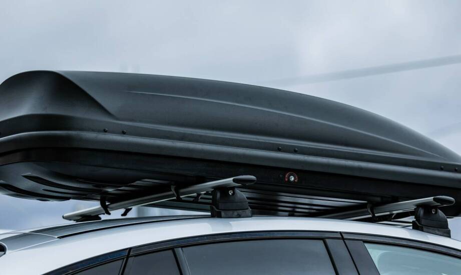 Bezpieczeństwo przewożonych rzeczy w dachowych boksach: kluczowe aspekty