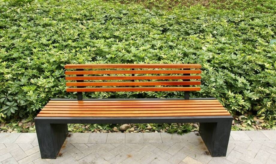 Wąska ławka – jakie modne są teraz kolory i wzory?