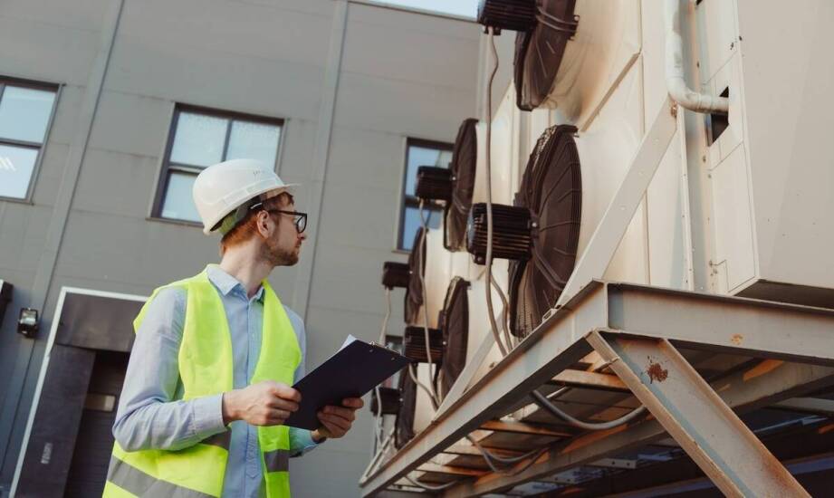 Jak montaż nowoczesnych systemów filtracyjnych wpływa na bezpieczeństwo pracy?