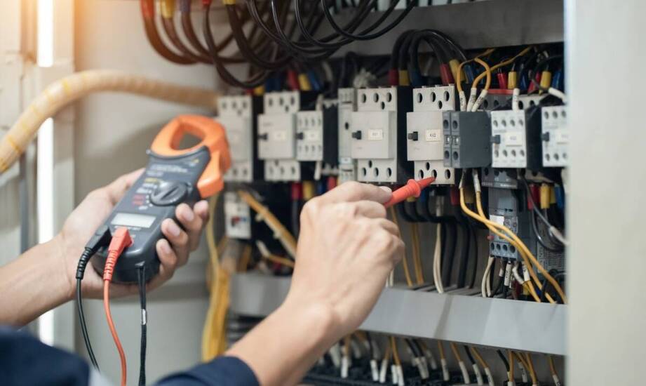 Nowoczesne technologie w elektroinstalacjach: co warto wiedzieć?