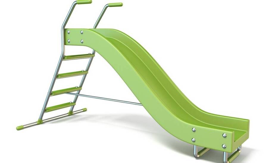 Jakie zjeżdżalnie oferuje producent placów zabaw z metalu?