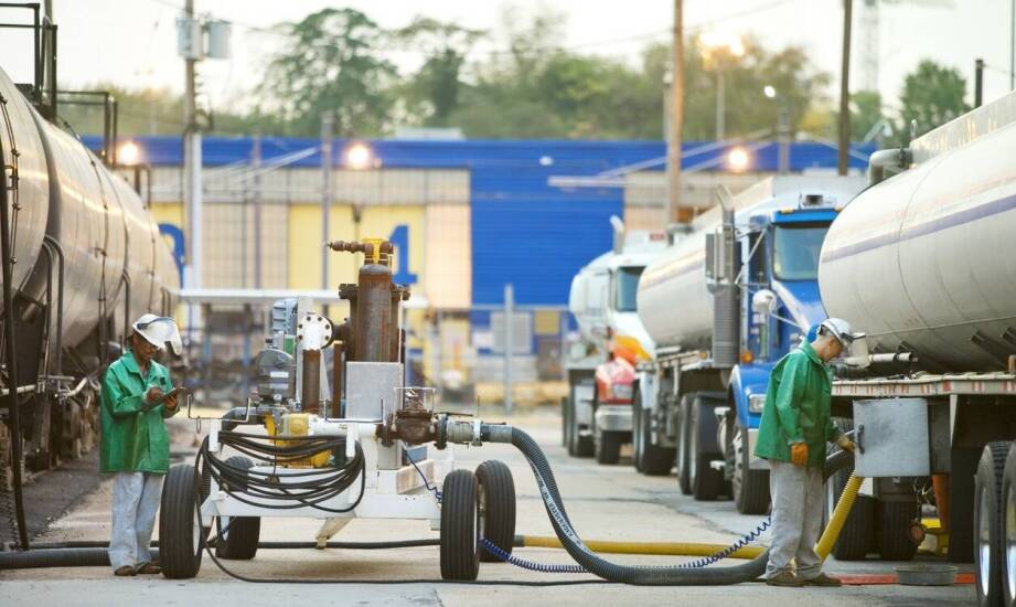 Korzyści z hurtowej sprzedaży paliw dla budowlanych przedsiębiorstw