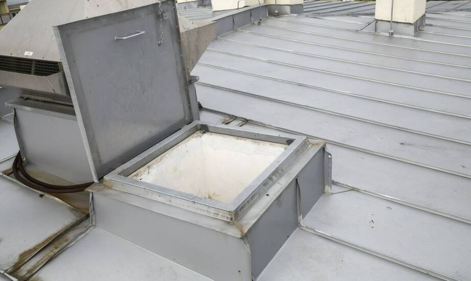 Jak wybrać odpowiedni wentylowany właz do swojego projektu budowlanego?