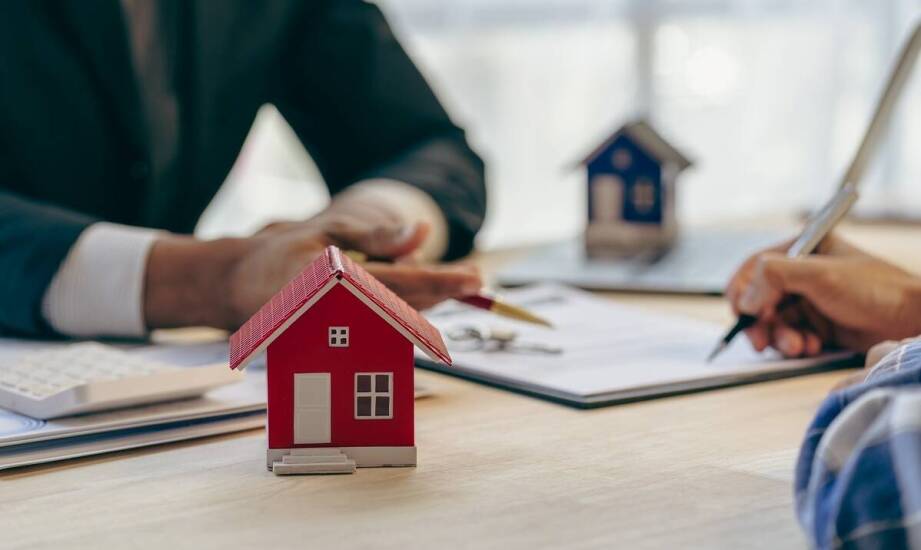 Jak przedsiębiorstwo nieruchomości wspiera klientów w procesie kupna mieszkań?